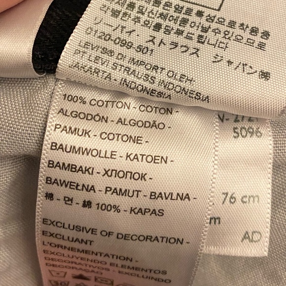 Women's Levi's® 501® Original Jean Shorts - Picture 3 of 5